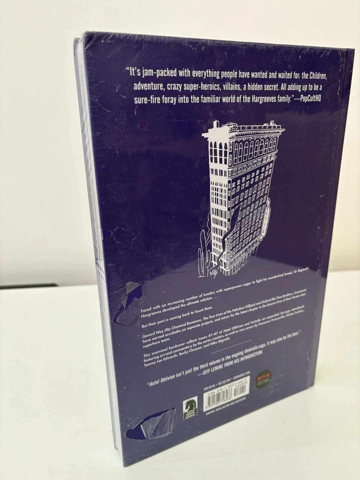 The Umbrella Academy Library Edition Volume 3: Hotel Oblivion (DENTED) - Image 3